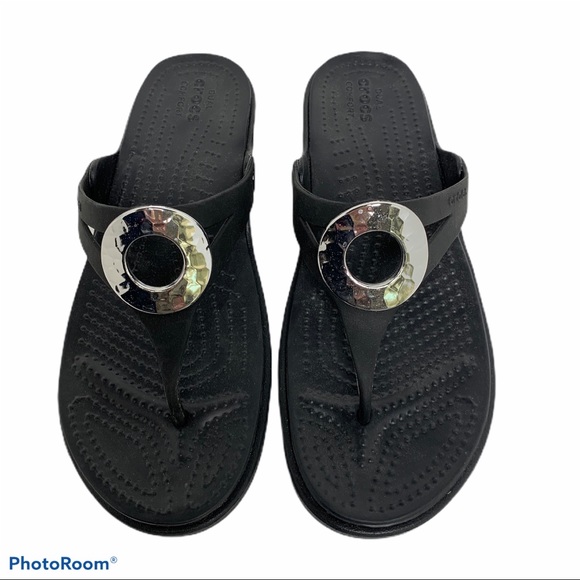 crocs sanrah hammered sandal